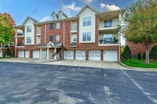 3201 Aspen Grove Dr in Franklin, TN - Building Photo