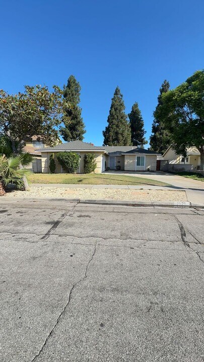 1921 E Cortney Way in Anaheim, CA - Building Photo
