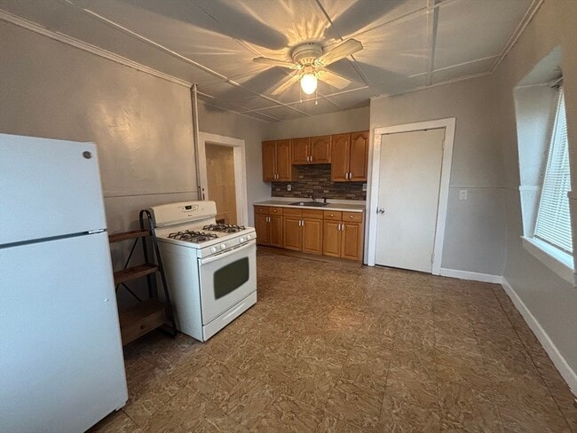 127 Court St in Plymouth, MA - Building Photo - Building Photo