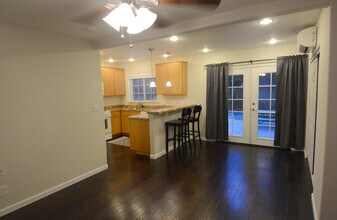 2835 Whipple Ave in Redwood City, CA - Foto de edificio - Building Photo