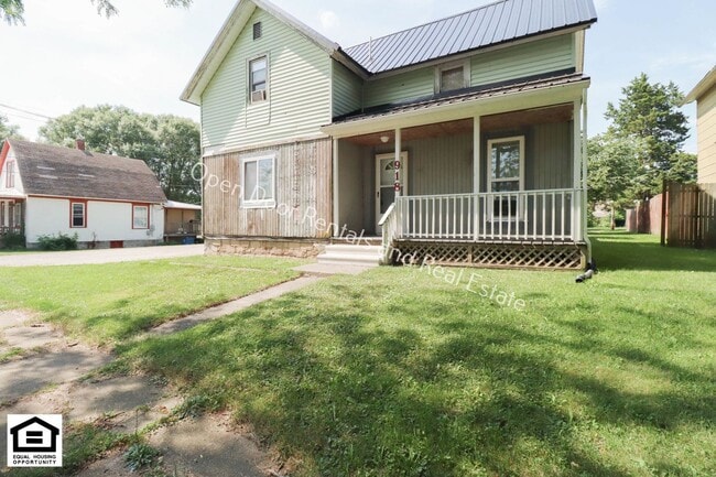 property at 918 W King St