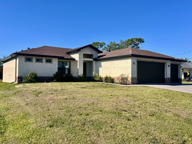 2100 NE 33rd Terrace in Cape Coral, FL - Building Photo - Building Photo