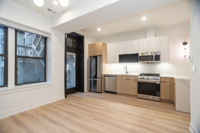 2254 N Sawyer Ave in Chicago, IL - Building Photo - Building Photo