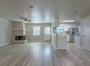 3245 Whitney Dr W in Tallahassee, FL - Building Photo - Building Photo