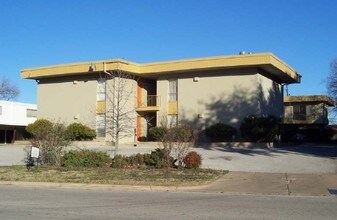 Tulsa Way Apartments in Fort Worth, TX - Building Photo - Building Photo