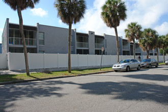 1250 2nd St in Sarasota, FL - Foto de edificio - Building Photo
