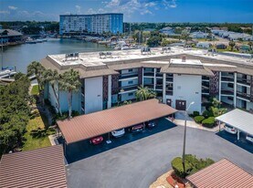 5157 Silent Loop in New Port Richey, FL - Building Photo
