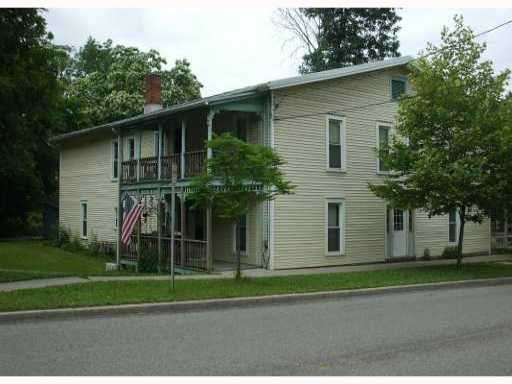 137 Jamestown St in Gowanda, NY - Building Photo