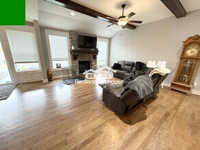 1202 Ridge Tree Ln in Pleasant Hill, MO - Building Photo - Building Photo