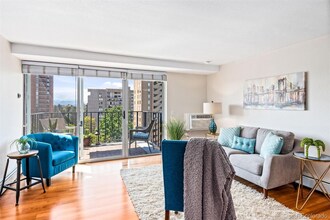 1150 Vine St, Unit 703 in Denver, CO - Building Photo - Building Photo