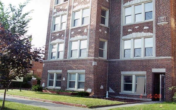 Portage Court Condos in Chicago, IL - Building Photo