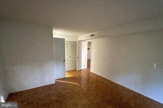 1002 Valley Glen Rd in Elkins Park, PA - Building Photo - Building Photo