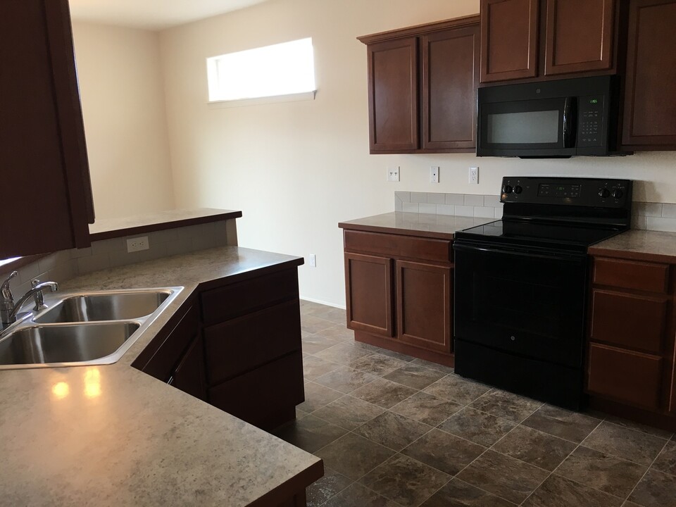 3578 SW Pumice Pl in Redmond, OR - Building Photo