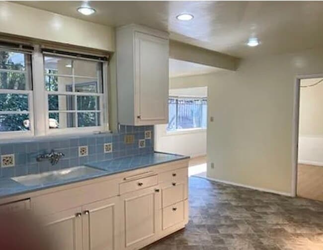 property at 4748 Zelzah Ave