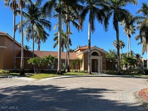 1210 Wildwood Lakes Blvd in Naples, FL - Foto de edificio - Building Photo