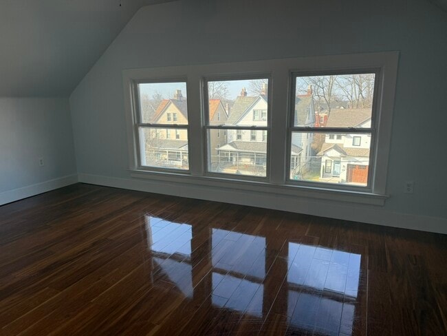 1367 Burdette Ave, Unit Apt 2 in Cincinnati, OH - Building Photo - Building Photo