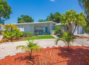 2410 53rd Ave, Unit 53rd Avenue in Vero Beach, FL - Building Photo - Building Photo