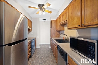 425 Walnut Creek Rd in Lisle, IL - Building Photo - Building Photo
