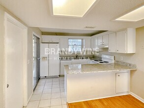 9970 Timberlake Dr E in Jacksonville, FL - Building Photo - Building Photo