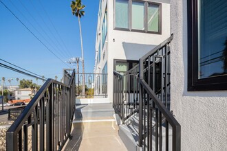 The Coastal Apartments in Santa Monica, CA - Foto de edificio - Building Photo