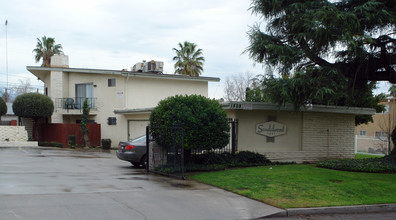 Sandlewood East in San Bernardino, CA - Building Photo - Building Photo