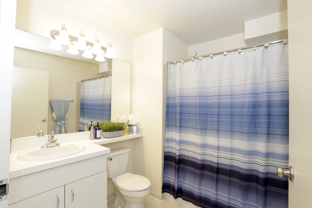 The Towers at Four lakes Apartments in Lisle, IL