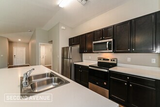 4621 Lacoco St in North Port, FL - Foto de edificio - Building Photo