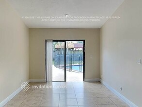 14730 SW 158th St in Miami, FL - Foto de edificio - Building Photo