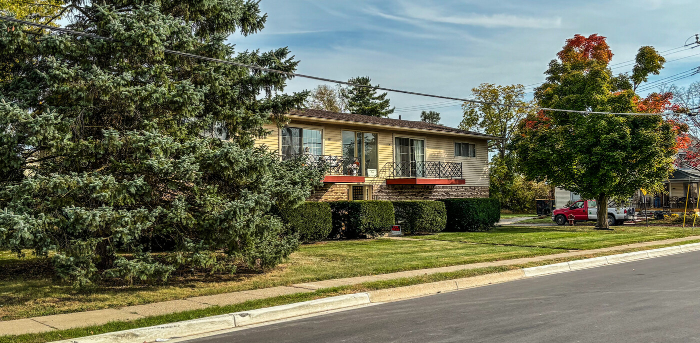 Denby Apartments in Romeo, MI - Building Photo