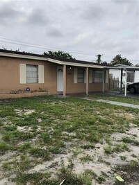 1850 NW 167th St in Opa Locka, FL - Building Photo - Building Photo