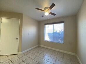 698 S Racetrack Rd in Henderson, NV - Building Photo - Building Photo