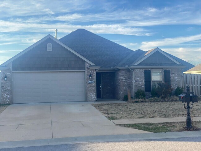4531 W Barhem Dr in Fayetteville, AR - Building Photo - Building Photo