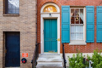 929 Clinton St in Philadelphia, PA - Foto de edificio - Building Photo