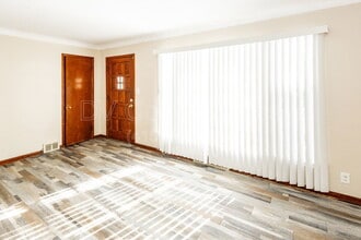 14147 Pease Rd in Maple Heights, OH - Building Photo - Building Photo