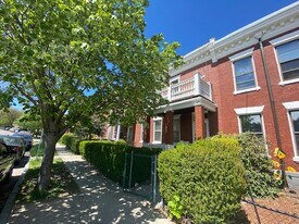 1733 Commonwealth Ave, Unit 1 in Boston, MA - Building Photo