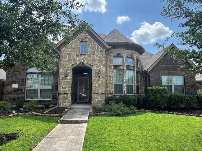 property at 1713 Fair Oaks Ln