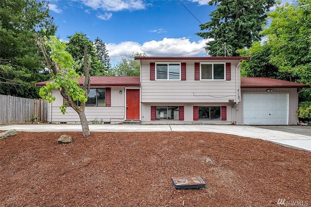 415 Lebo Blvd in Bremerton, WA - Building Photo