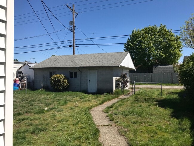 6833 S Pine St in Tacoma, WA - Building Photo - Building Photo