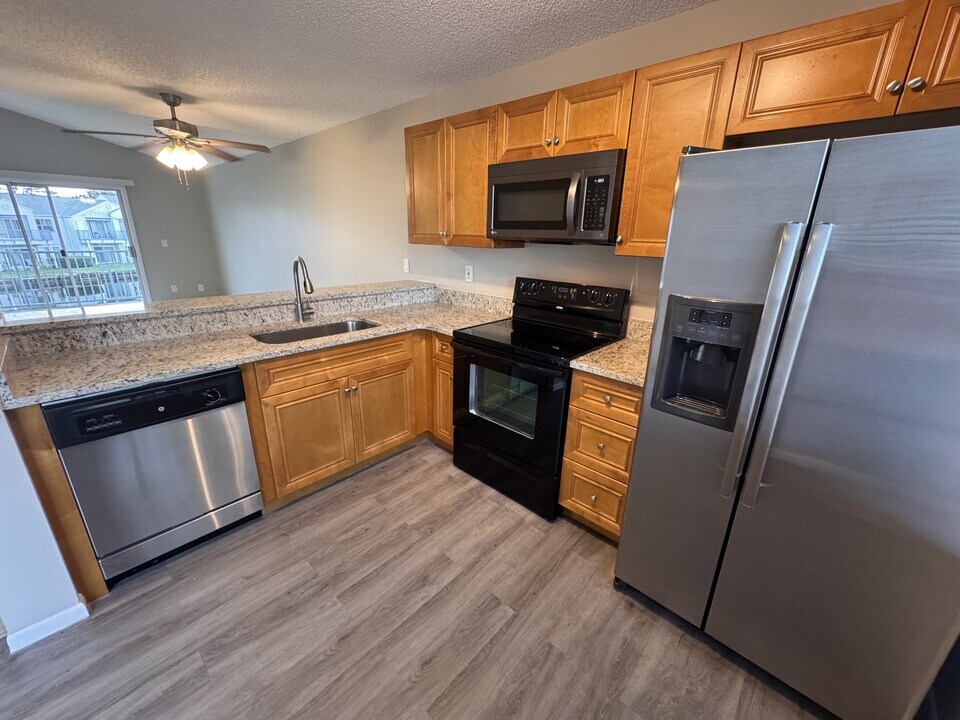 2544 Woodgate Blvd in Orlando, FL - Building Photo