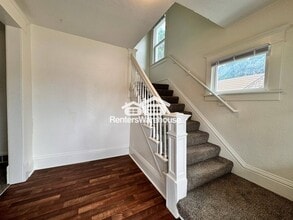1703 E Grand Ave in Des Moines, IA - Foto de edificio - Building Photo