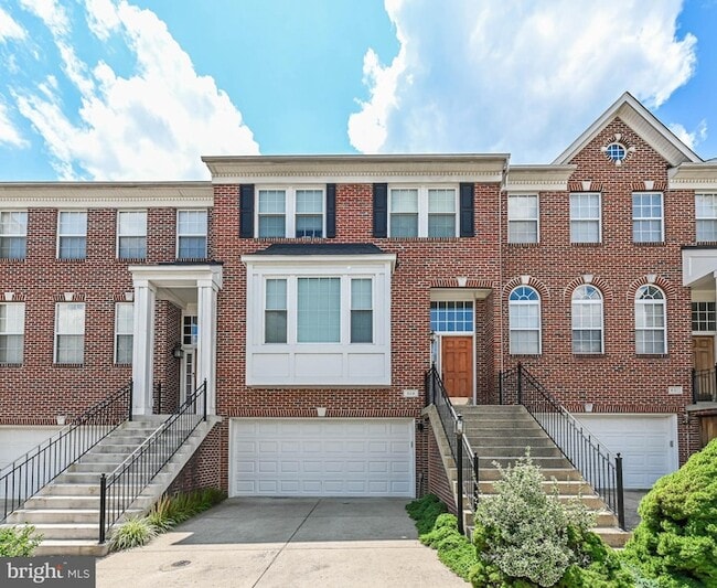 property at 829 Valemount Terrace NE