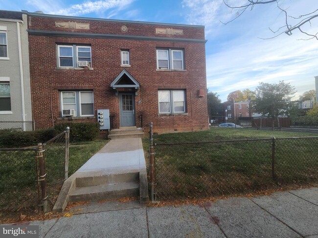 property at 1401 Staples St NE