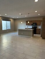 5021 Wheeler Ln in Santa Fe, NM - Building Photo