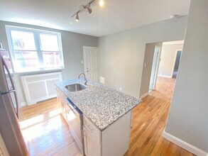 1229 W Porter St, Unit Unit 1 in Philadelphia, PA - Foto de edificio - Building Photo