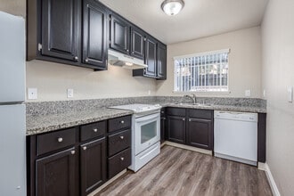 College Grove Apartments in Sacramento, CA - Building Photo - Interior Photo