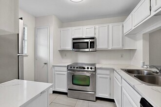 46 Abbey Rd in Euless, TX - Foto de edificio - Building Photo