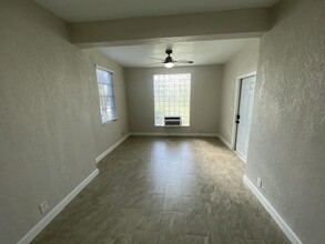 10 N Palmway in Lake Worth Beach, FL - Building Photo - Building Photo