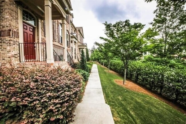 1004 E Paces Chase in Atlanta, GA - Building Photo - Building Photo