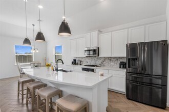 11918 Autumn Leaf Dr in Mont Belvieu, TX - Foto de edificio - Building Photo