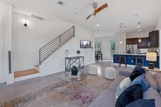 1122 1/2 Gunter St in Austin, TX - Building Photo - Building Photo